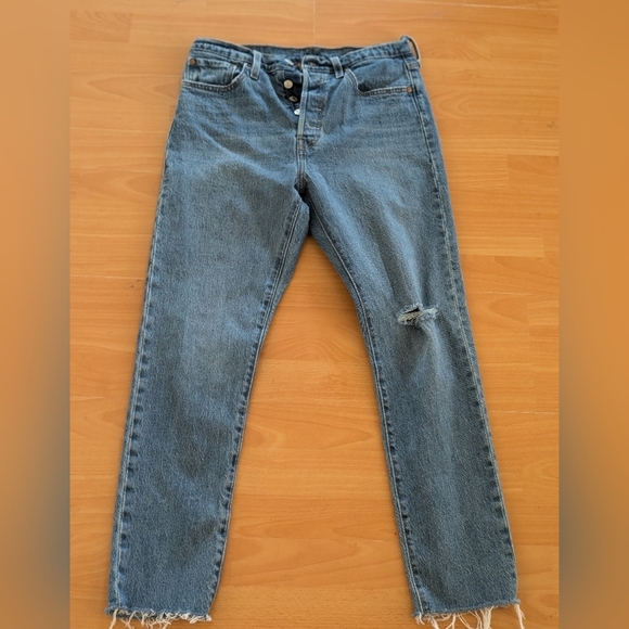 Levi's Skinny Blue Ankle Cropped Jeans Timeless Style - Picture 6 of 9